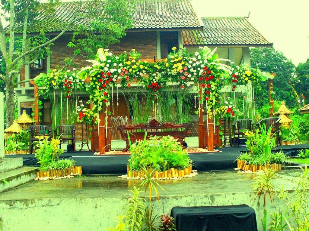 Hotel Disaster Oasis Kaliurang Esterno foto
