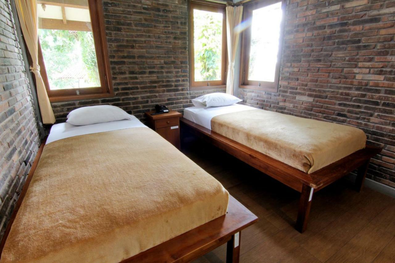 Hotel Disaster Oasis Kaliurang Esterno foto