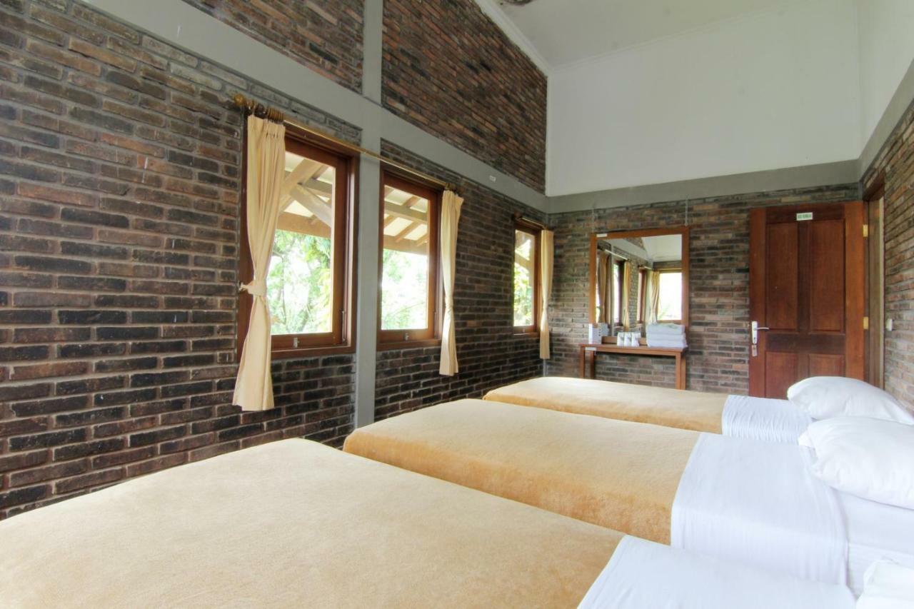 Hotel Disaster Oasis Kaliurang Esterno foto