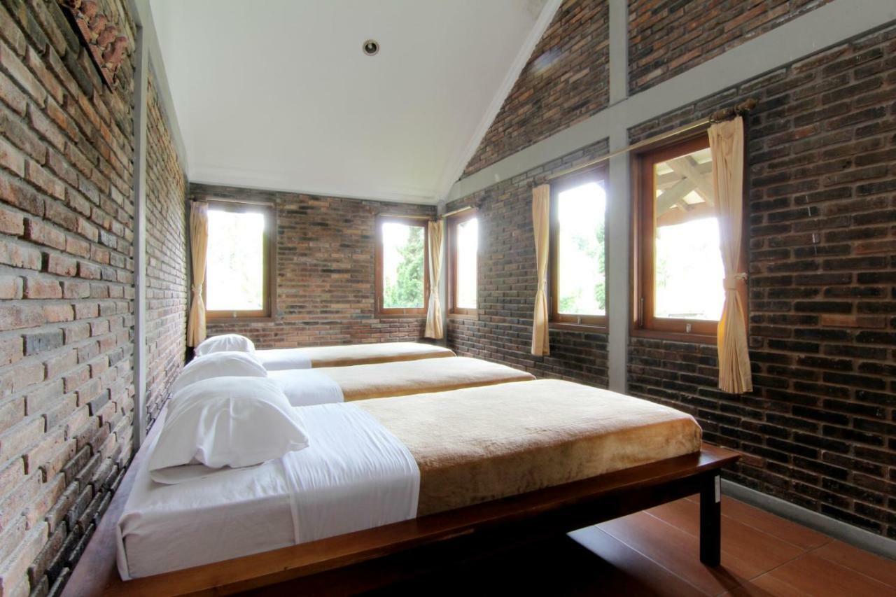 Hotel Disaster Oasis Kaliurang Esterno foto