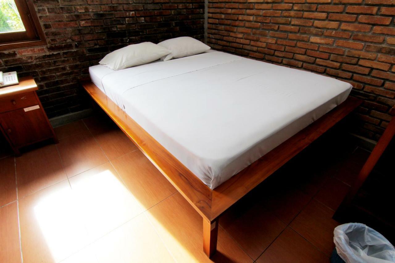 Hotel Disaster Oasis Kaliurang Esterno foto