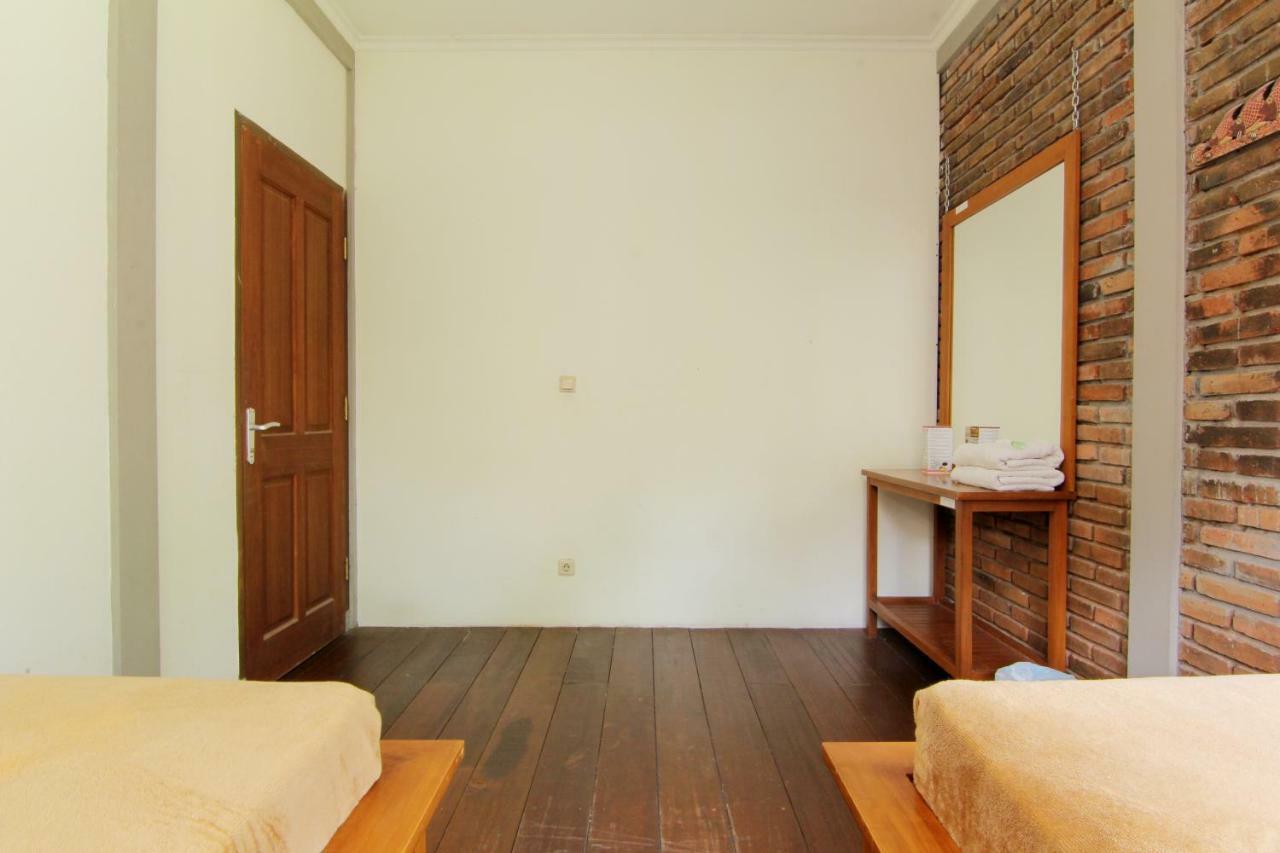Hotel Disaster Oasis Kaliurang Esterno foto