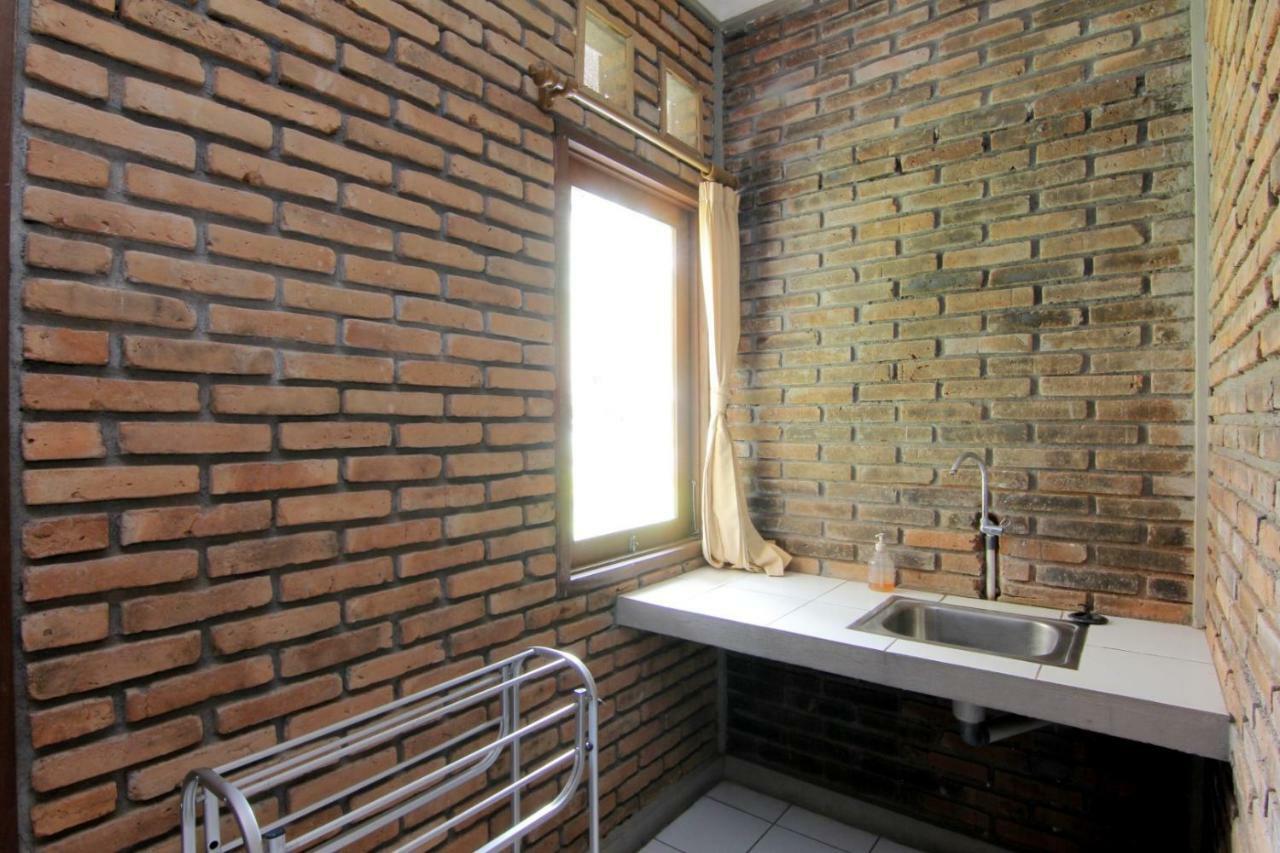 Hotel Disaster Oasis Kaliurang Esterno foto
