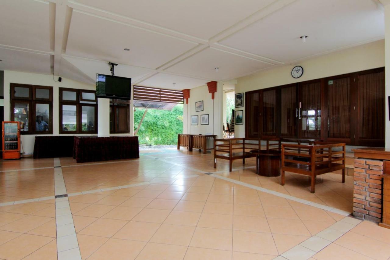 Hotel Disaster Oasis Kaliurang Esterno foto