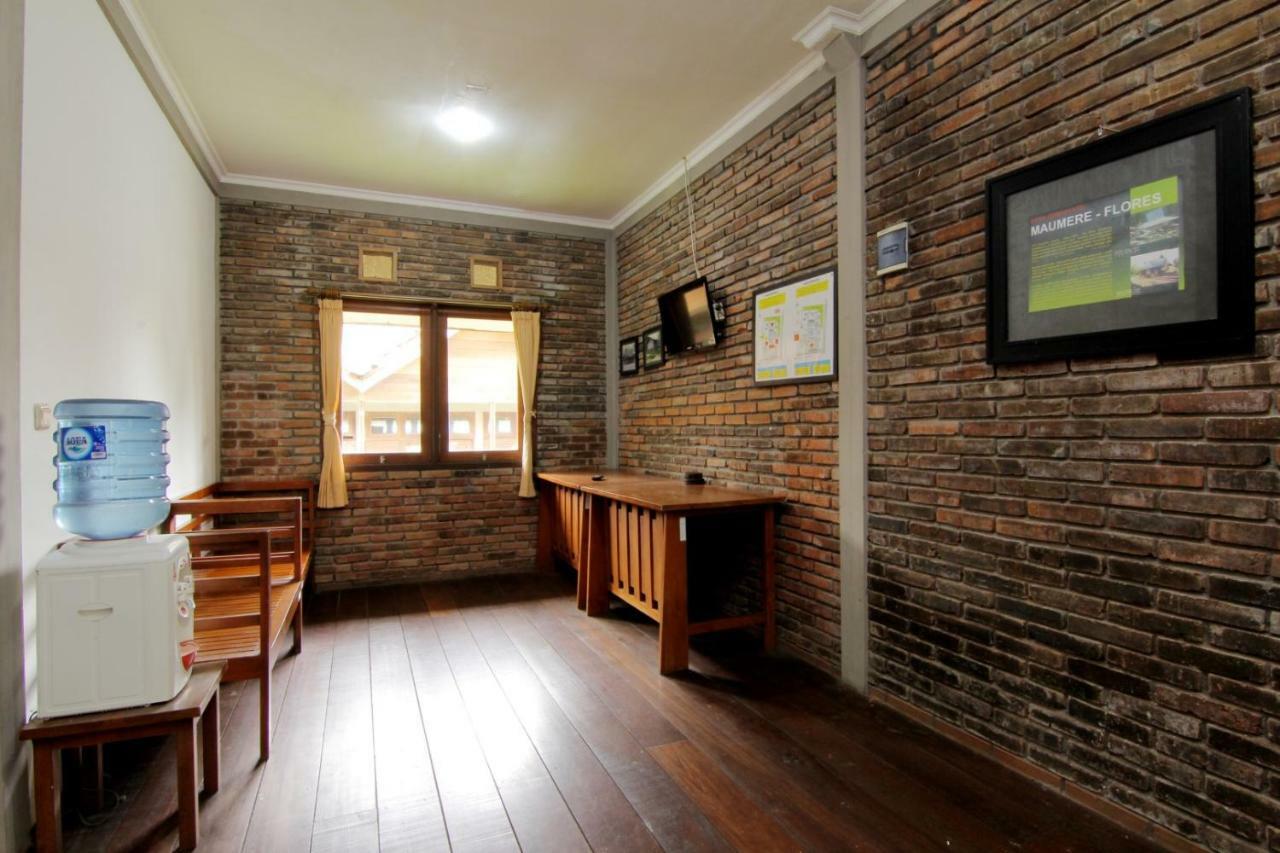 Hotel Disaster Oasis Kaliurang Esterno foto