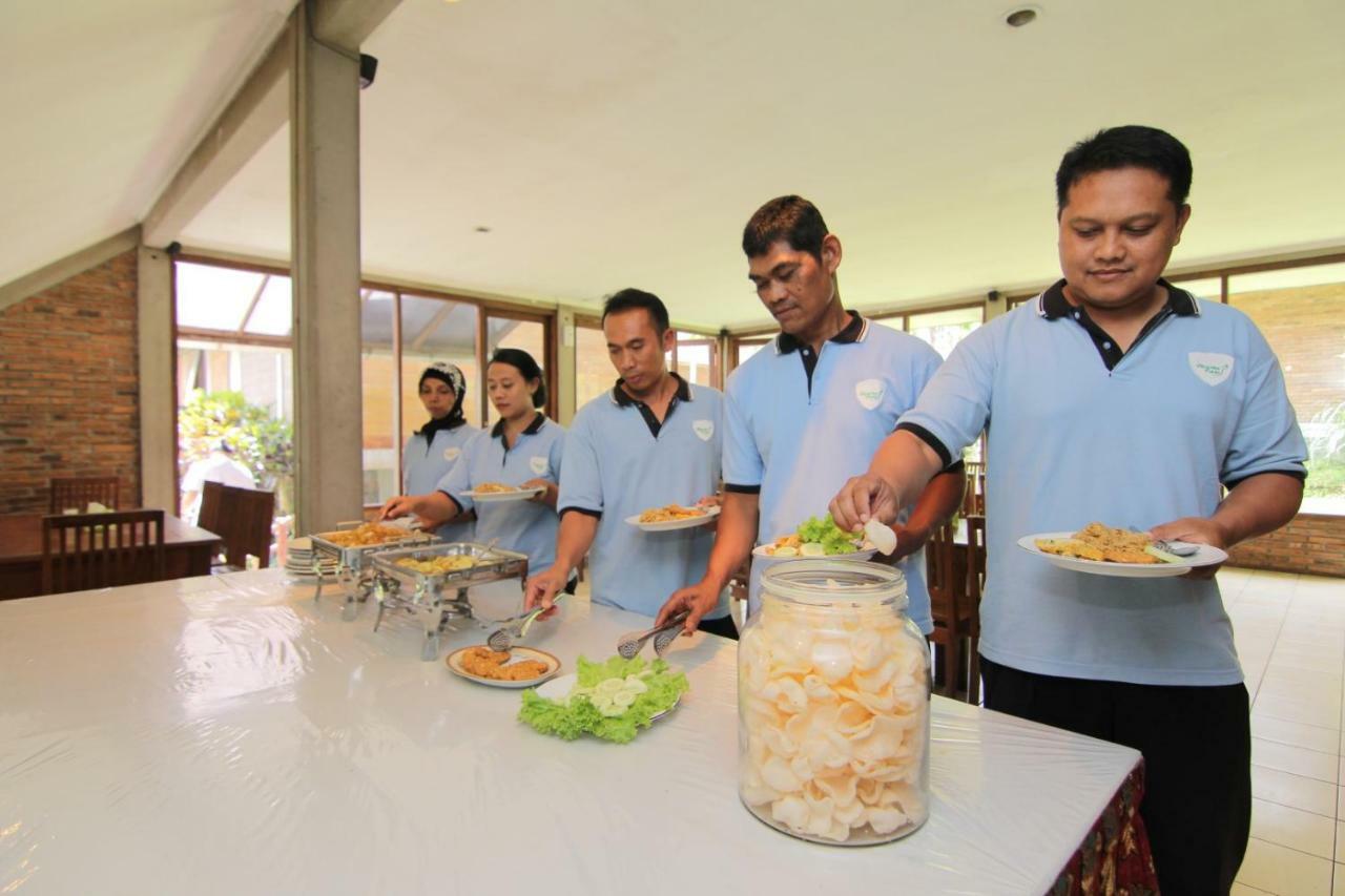 Hotel Disaster Oasis Kaliurang Esterno foto